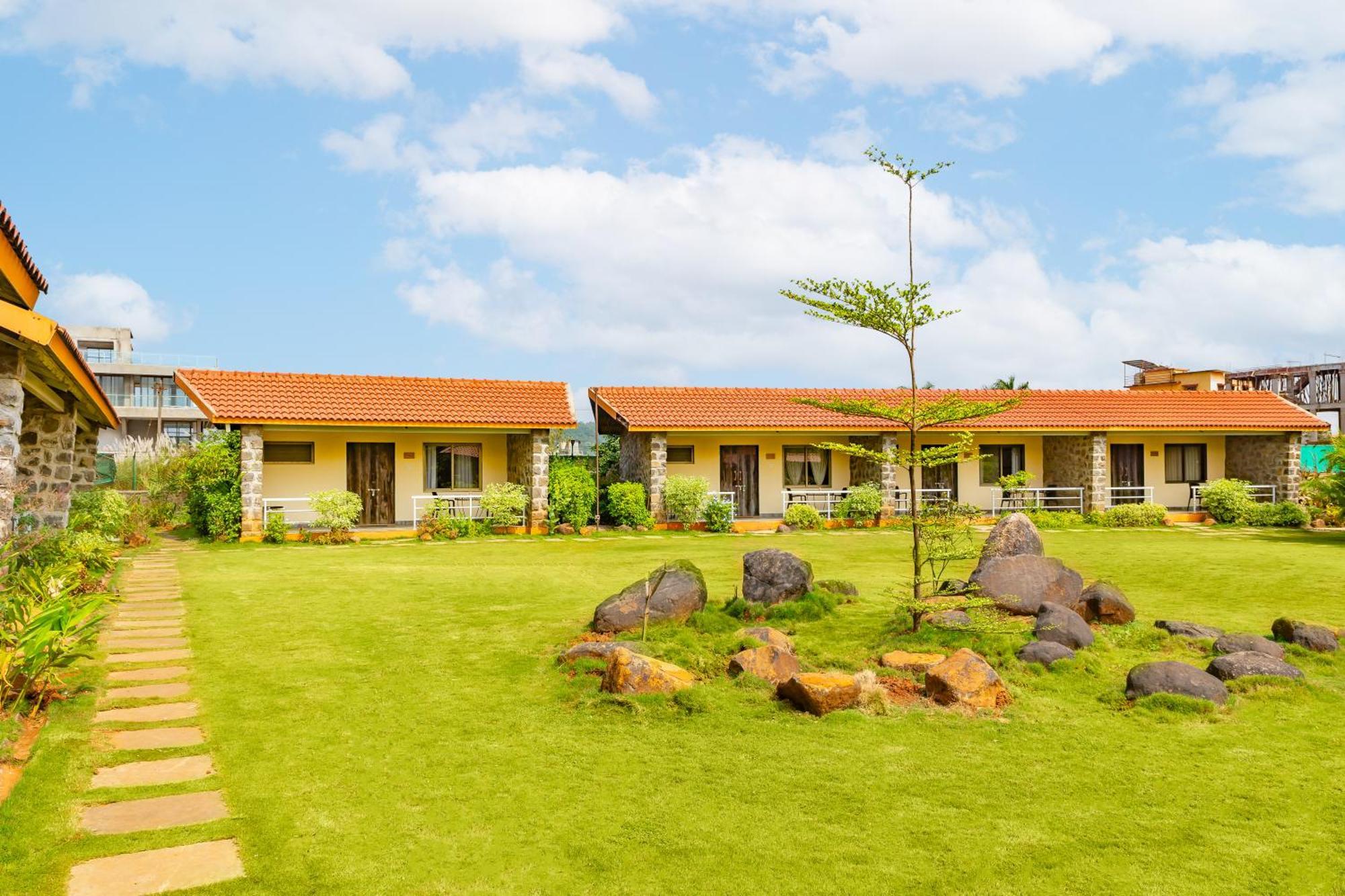 Casa Amora Lonavala Esterno foto