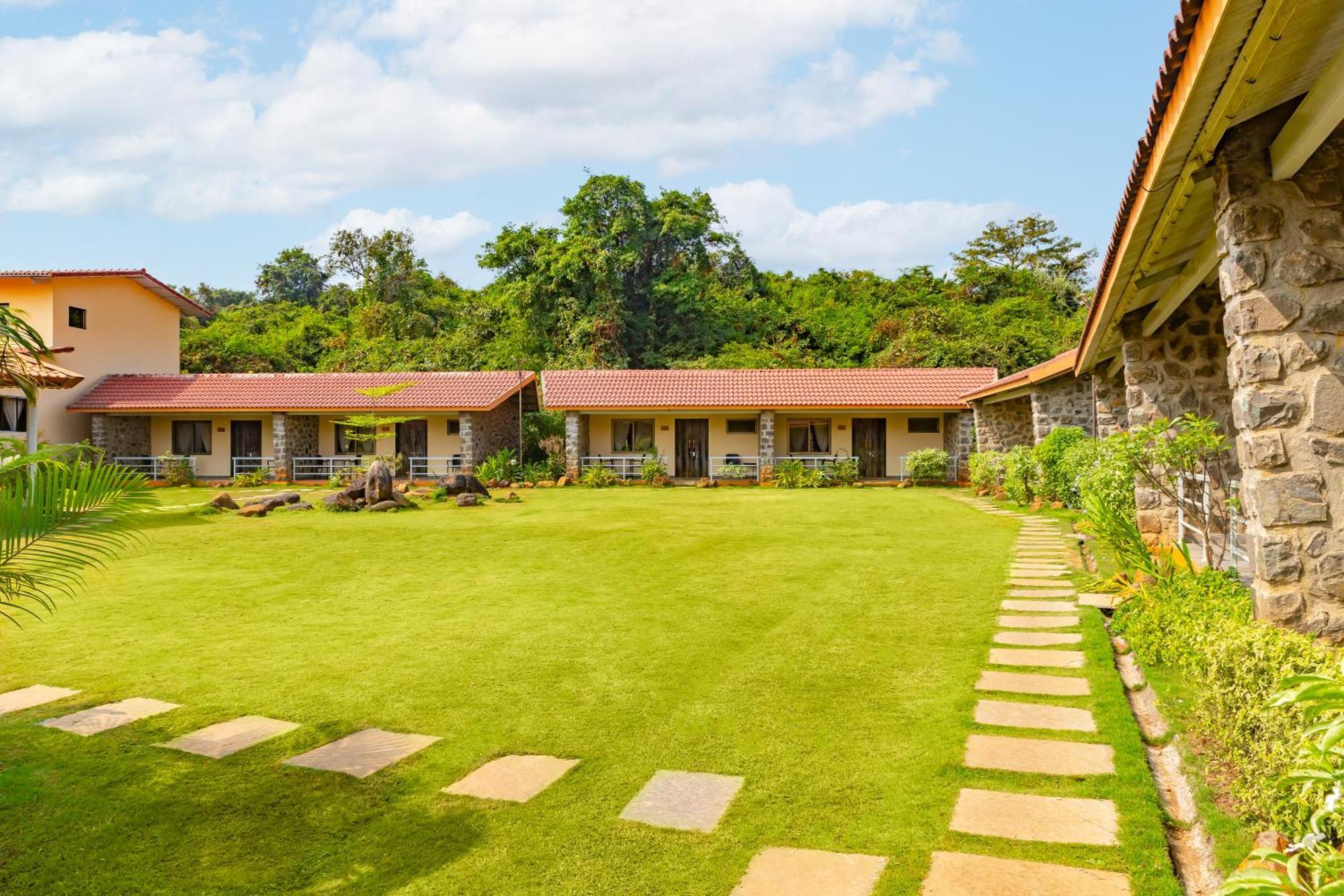 Casa Amora Lonavala Esterno foto