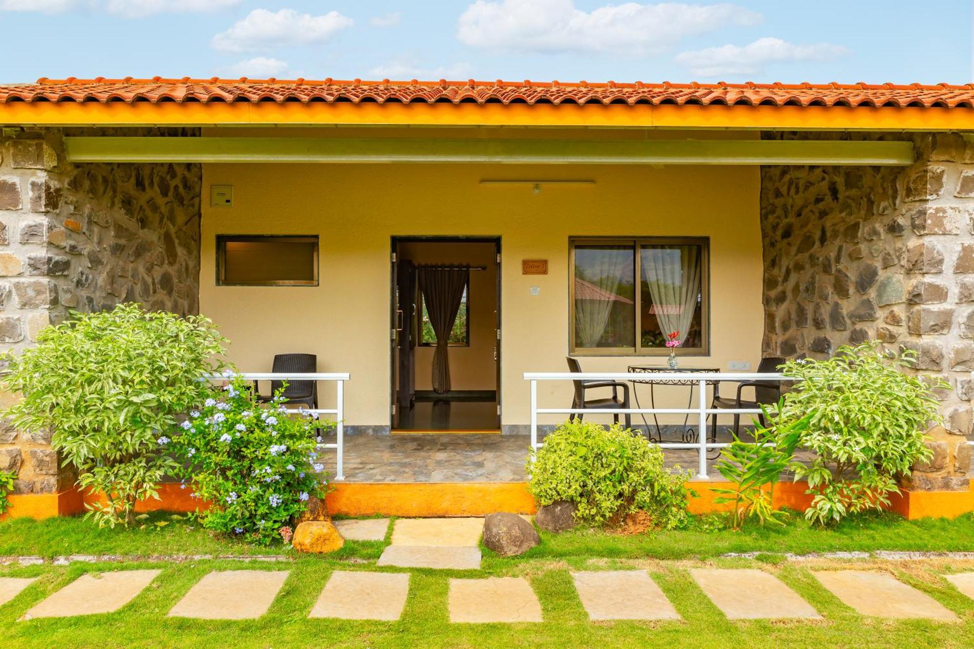 Casa Amora Lonavala Esterno foto