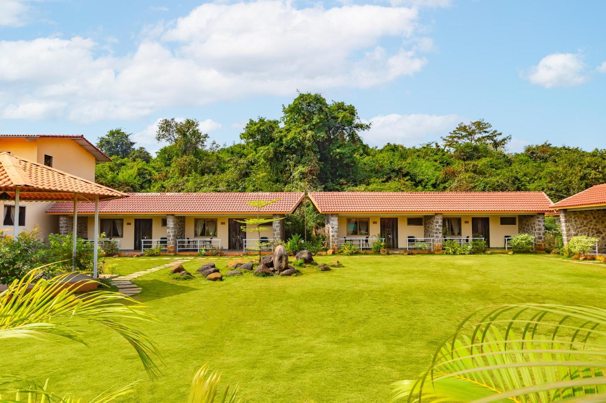 Casa Amora Lonavala Esterno foto
