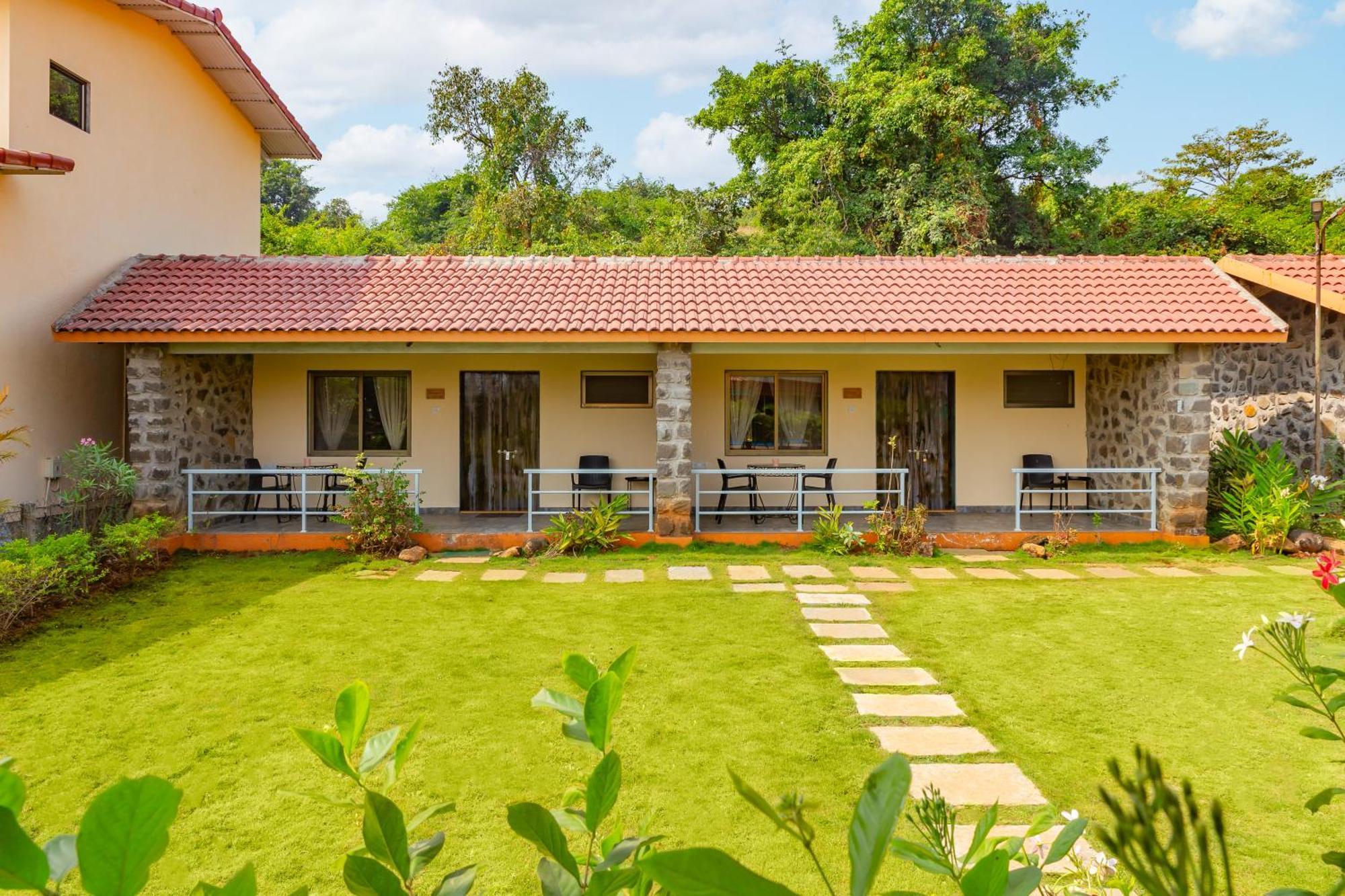 Casa Amora Lonavala Esterno foto